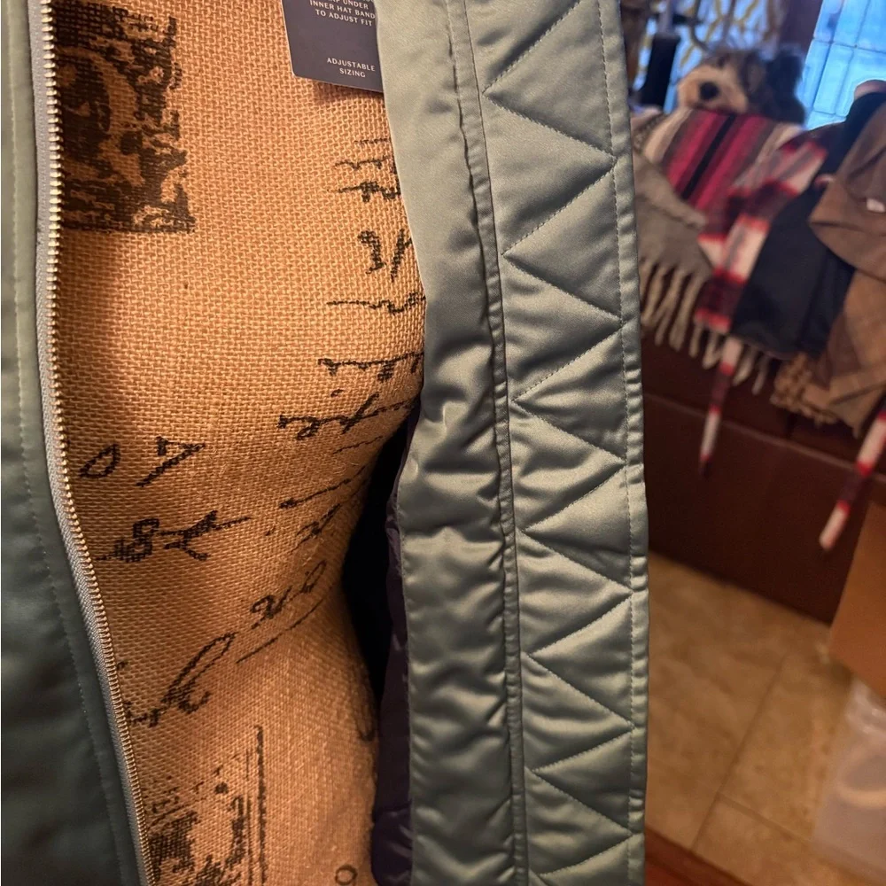 NWT Levi's Satin Bomber Jacket - Picture 3 of 4